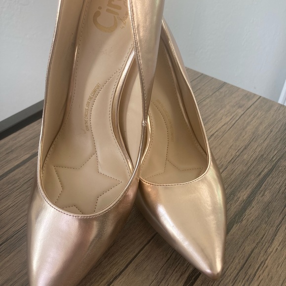 Beautiful metallic golden rose high heels, circus by Sam Edelman. - Picture 1 of 4